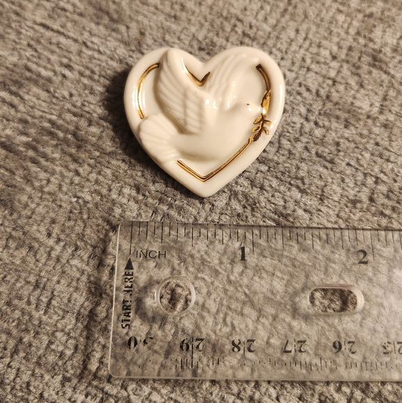 Vintage Lenox Dove Brooch Pin - Picture 2 of 3